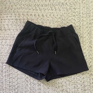 Lululemon black commuter shorts